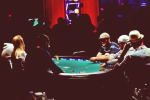 Asiknya Bermain Poker di Casino Online